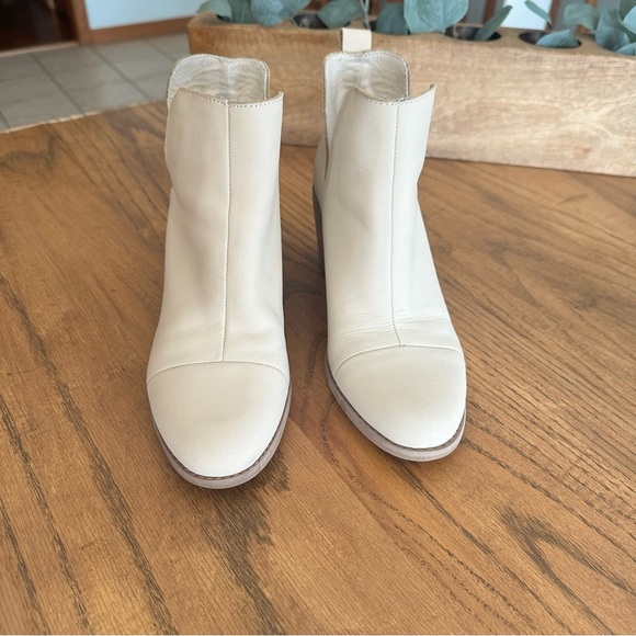 Toms Everly Cutout Block Heel Ankle Booties Beige Leather Size 7.5 Women’s Shoes - Picture 3 of 10